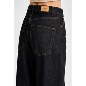 Loose Fit Mid-Rise Jeans with Ease and Boldness Women It's Basic image-4