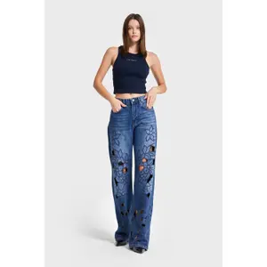 Jeans Loose a vita media decorati con delicate ricami floreali donna It's Basic image-1