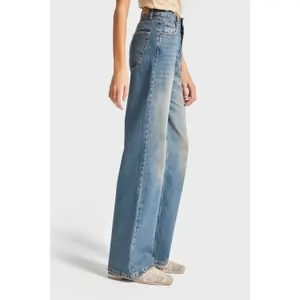 Timeless Clean Lines Mid-Rise Straight Jeans Women It's Basic image-3