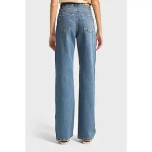 Timeless Clean Lines Mid-Rise Straight Jeans Women It's Basic image-2