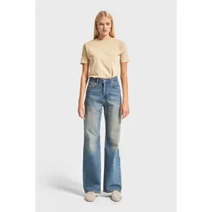 Timeless Clean Lines Mid-Rise Straight Jeans Women It's Basic image-1