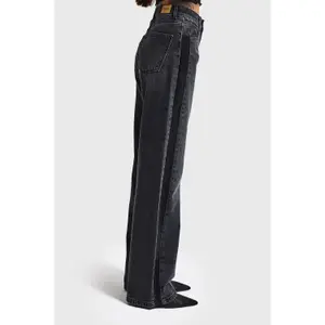 Hoch sitzende lockere Jeans für Frauen It's Basic image-3