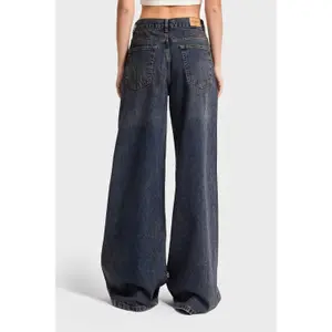 Women's Mid-Rise Fluid Wide Leg Palazzo Jeans It's Basic image-3