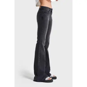 Mid-Rise Flare Jeans with a Timeless Touch Women's It's Basic image-2