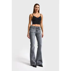 Mid-Rise Women's Flare Jeans with a Timeless Touch It's Basic image-1