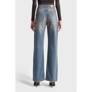 Zeitlose Straight Jeans mit mittelhoher Taille für Damen It's Basic image-2