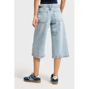 Kort slidte jeans til kvinder It's Basic image-2