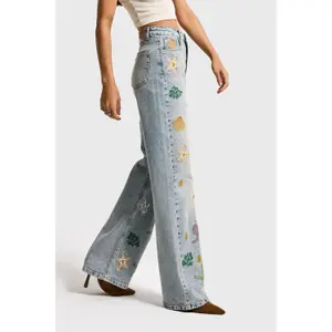 Flattering High-Waisted Straight Jeans with Embroidered Shell Details Women It's Basic image-3