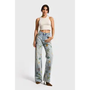 Flattering High-Waisted Straight Jeans with Embroidered Shell Details Women It's Basic image-1