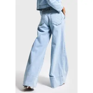 Timeless and Versatile Fluid Wide Leg Palazzo Jeans Mid-Rise Women It's Basic image-1