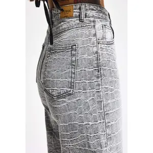 Timeless Straight Jeans with Subtle Decorative Stitching Mid-Rise Women It's Basic image-4