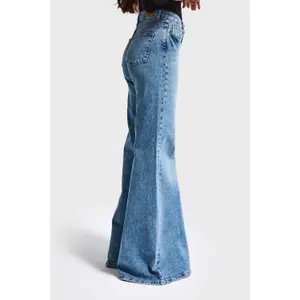 Hochgeschnittene Flared Jeans Damen It's Basic image-3