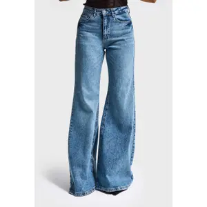 Hochgeschnittene Flared Jeans Damen It's Basic image-1