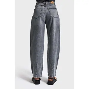 Women’s mid-rise loose jeans It's Basic image-2