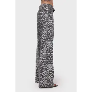 Women's Leopard Print Straight Jeans It's Basic image-1