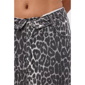 Women's Leopard Print Straight Jeans It's Basic image-3