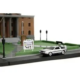 Collectible figurine Jada Toys Back To The Future Hill Valley Courthouse Square diorama replica image-2