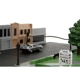Collectible figurine Jada Toys Back To The Future Hill Valley Courthouse Square diorama replica image-3