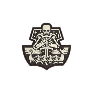 11232560100-abzeichen-jtg-ghost-ship-skull-glow-8-7x8-5-cm