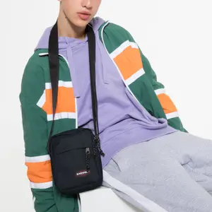 Axelremsväska Eastpak The One image-5