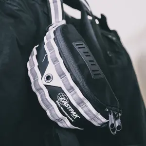 Banane Eastpak White Mountaineering Springer image-3