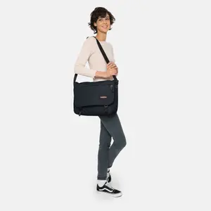 Shoulder bag Eastpak Delegate Plus image-6