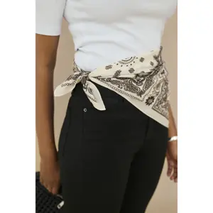 Women's scarf KAFFE Daphne image-1