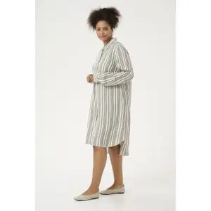 Vestido de camisa de mulher KAFFE Curve Mille image-4