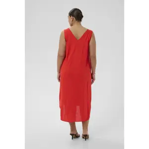 Vestido sin mangas KAFFE Curve Mille image-5