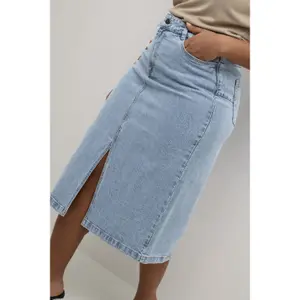 Denim skirt for women KAFFE Curve KCBeth image-5