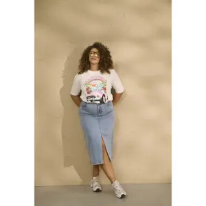 Denim skirt for women KAFFE Curve KCBeth image-6