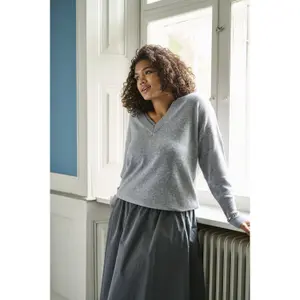 Women's V-neck sweater KAFFE Curve Luno image-4