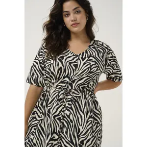 Women's dress KAFFE Curve Herdis image-5
