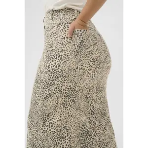 Women's skirt KAFFE Curve Lisia image-6