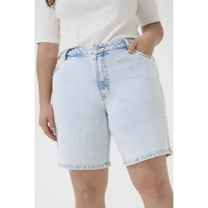 Jeansshorts för kvinnor KAFFE Curve KCmaia image-3