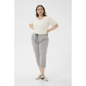 Women's Trousers KAFFE Curve Nana Striped Capri image-2