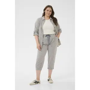 Women's Trousers KAFFE Curve Nana Striped Capri image-1