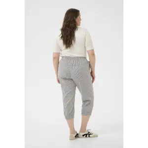 Women's Trousers KAFFE Curve Nana Striped Capri image-5