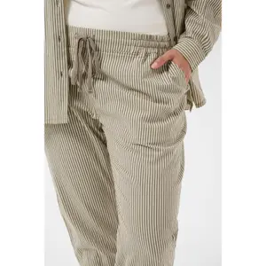 Women's Trousers KAFFE Curve Nana Striped Capri image-3