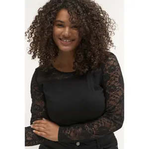Blusa feminina KAFFE Curve Laura image-3