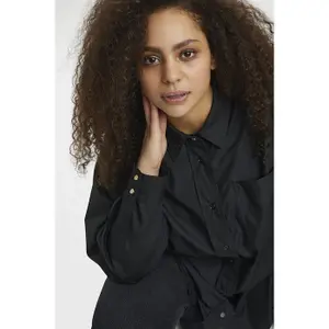 Woman's shirt KAFFE Curve Lone image-6