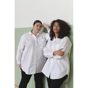 Woman's shirt KAFFE Curve Lone image-1