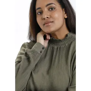 Blusa feminina KAFFE Curve Trudi image-6