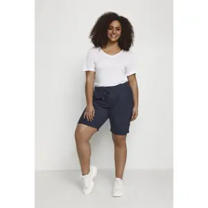 Women's shorts KAFFE Curve Nana image-1