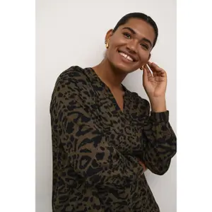 Blusa de manga comprida feminina KAFFE Curve Diana image-5