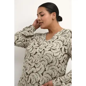 Bluza damska z dekoltem w serek KAFFE Curve Marina Ami image-5