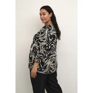 Blusa de mujer KAFFE Curve Cala image-4