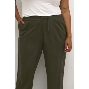 Calças de mulher KAFFE Curve Mille image-5