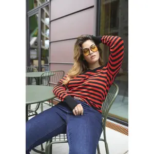 Sweter w paski damski KAFFE Curve Lizzy image-1