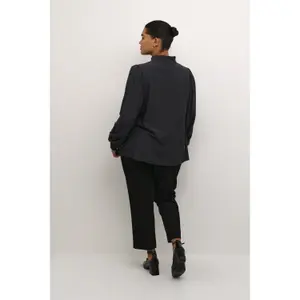 Blusa feminina KAFFE Curve Dorina image-4